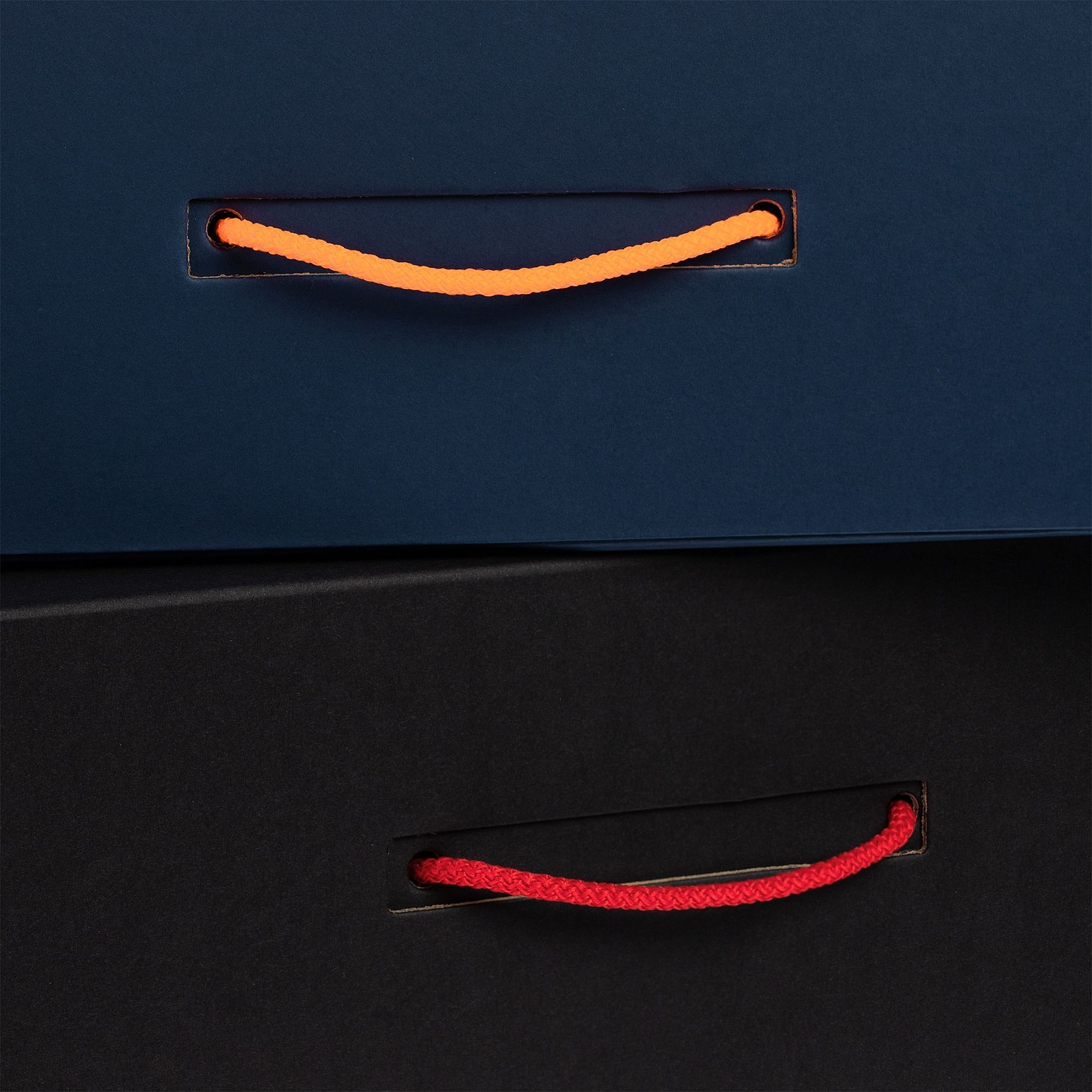 Коробка New Case, черная с логотипом