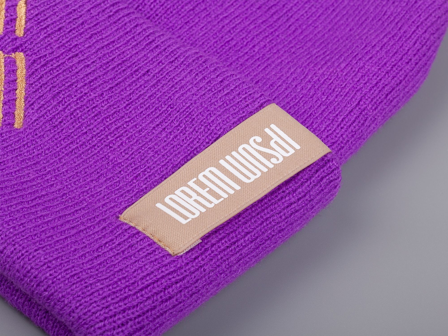 Шапка Urban Flow, ярко-фиолетовая с логотипом
