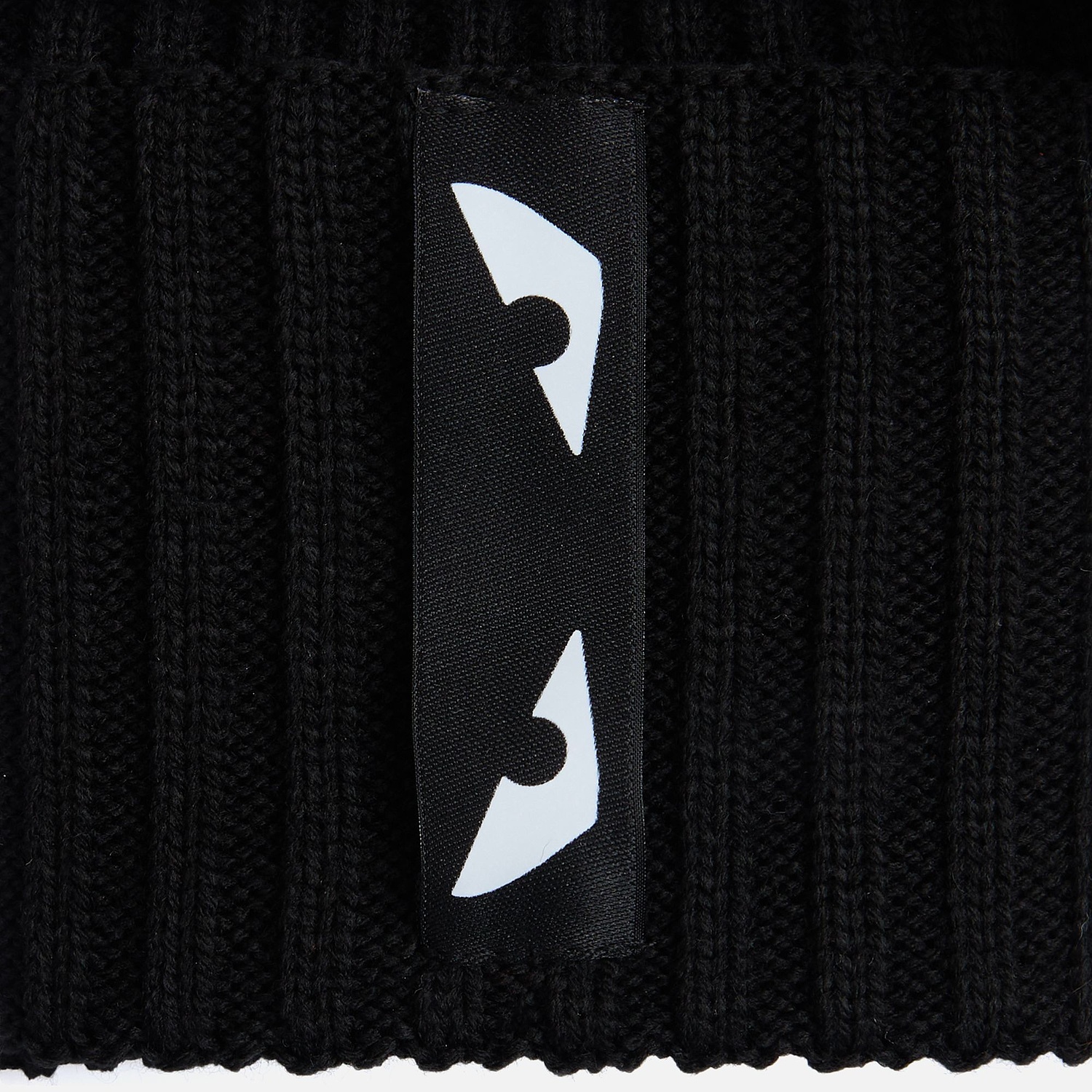 Шапка Yong, черная с логотипом