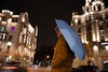 Зонт складной Manifest Color со светоотражающим куполом, синий с логотипом