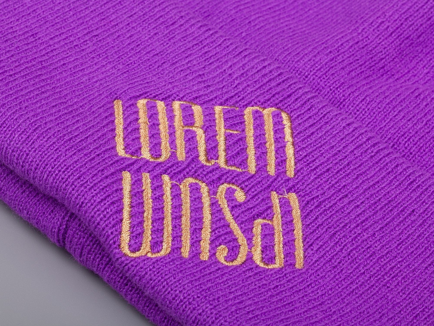 Шапка Urban Flow, ярко-фиолетовая с логотипом