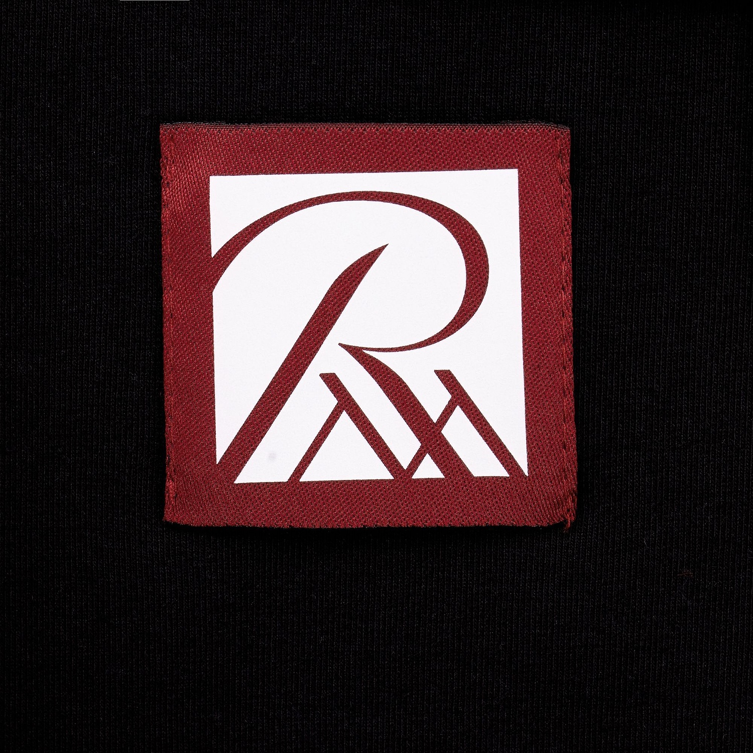 Лейбл тканевый Epsilon, L, бордовый с логотипом