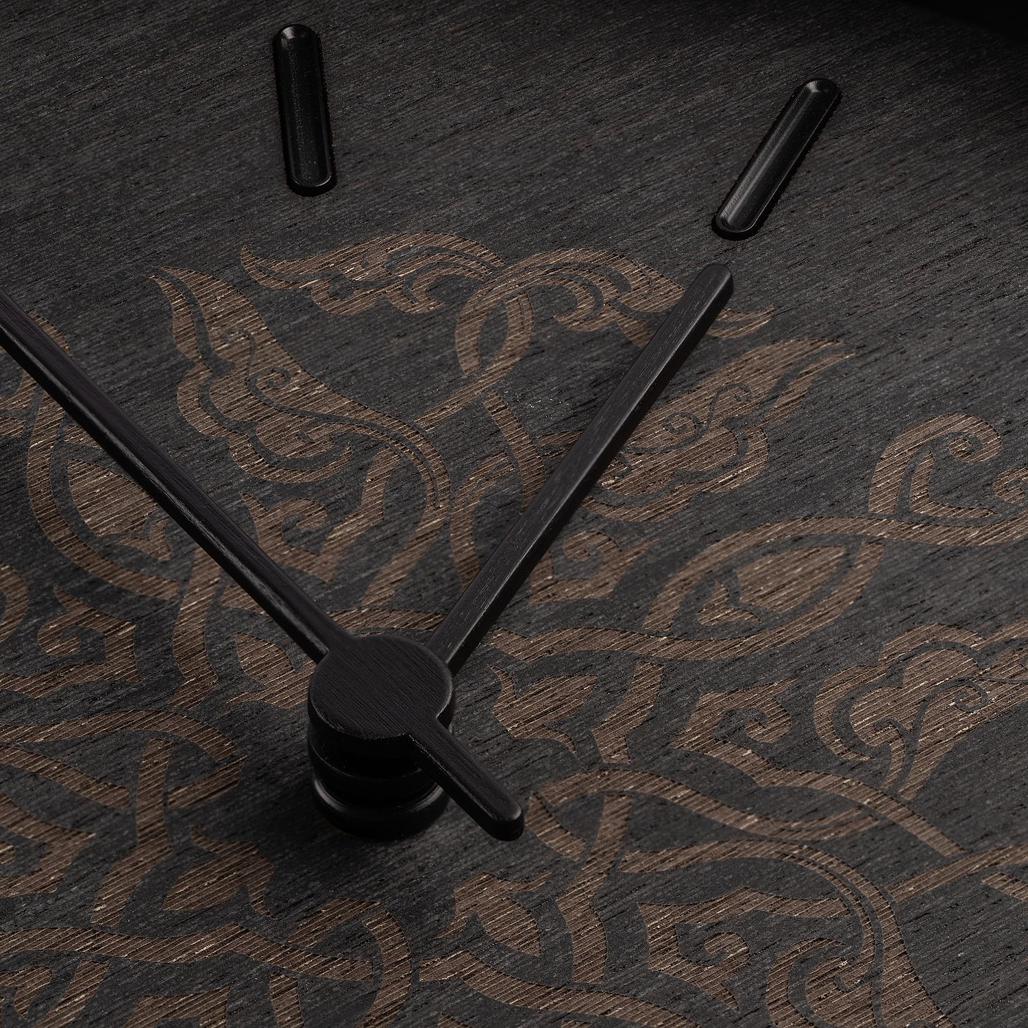 Часы настенные Beam, черное дерево с логотипом