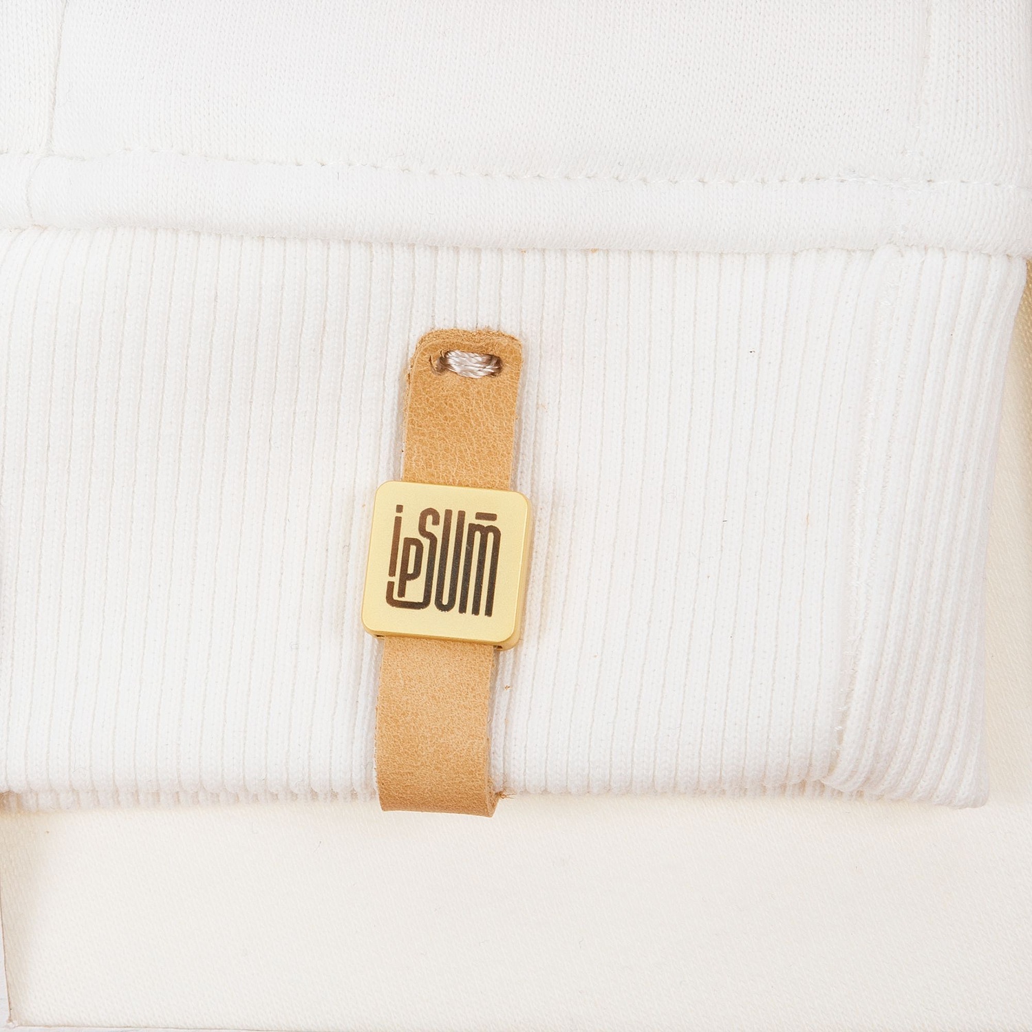 Лейбл кожаный Beta, XS, бежевый с логотипом