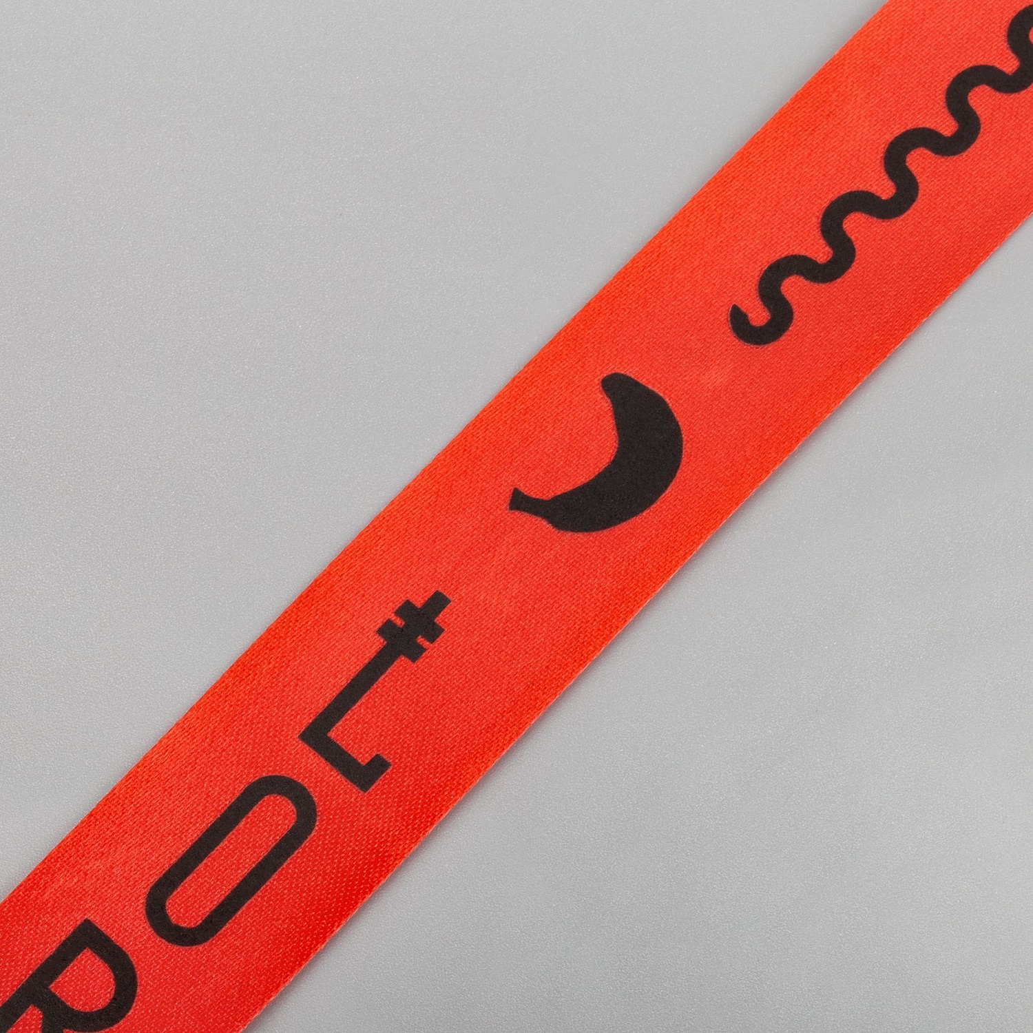 Лента сатиновая Satin 20 L, красная, 110 см с логотипом