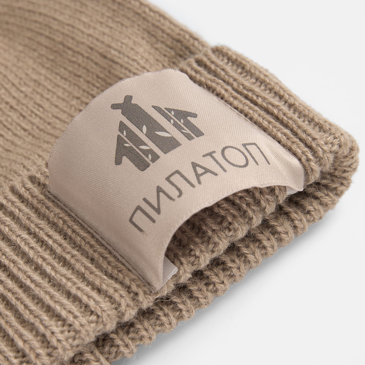 Шапка Cordelia, бежевая с логотипом