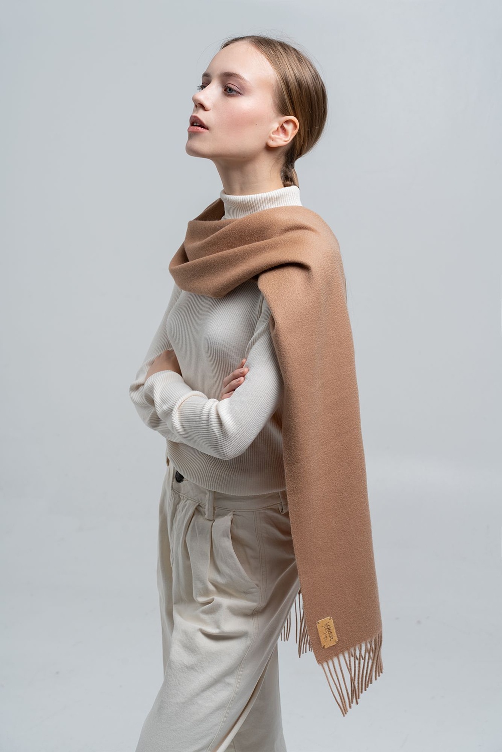 Шарф Graceful, бежевый с логотипом