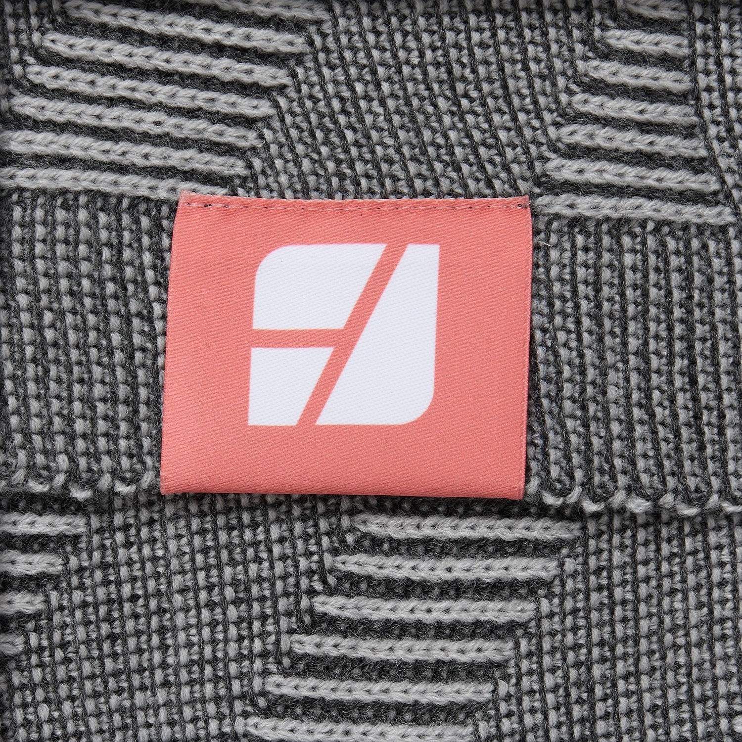 Лейбл тканевый Epsilon, XL, белый с логотипом