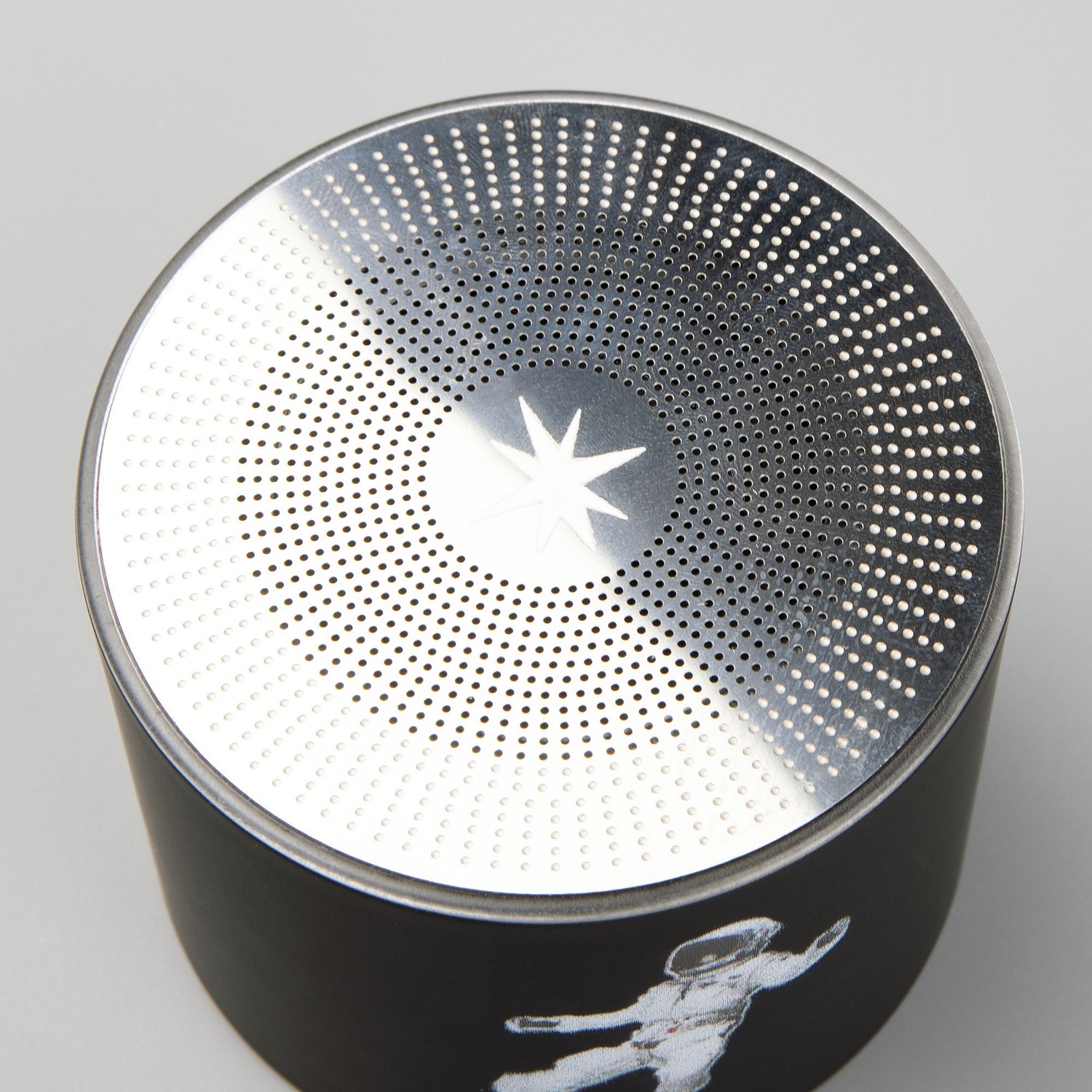 Левитирующая колонка Levitronic с логотипом