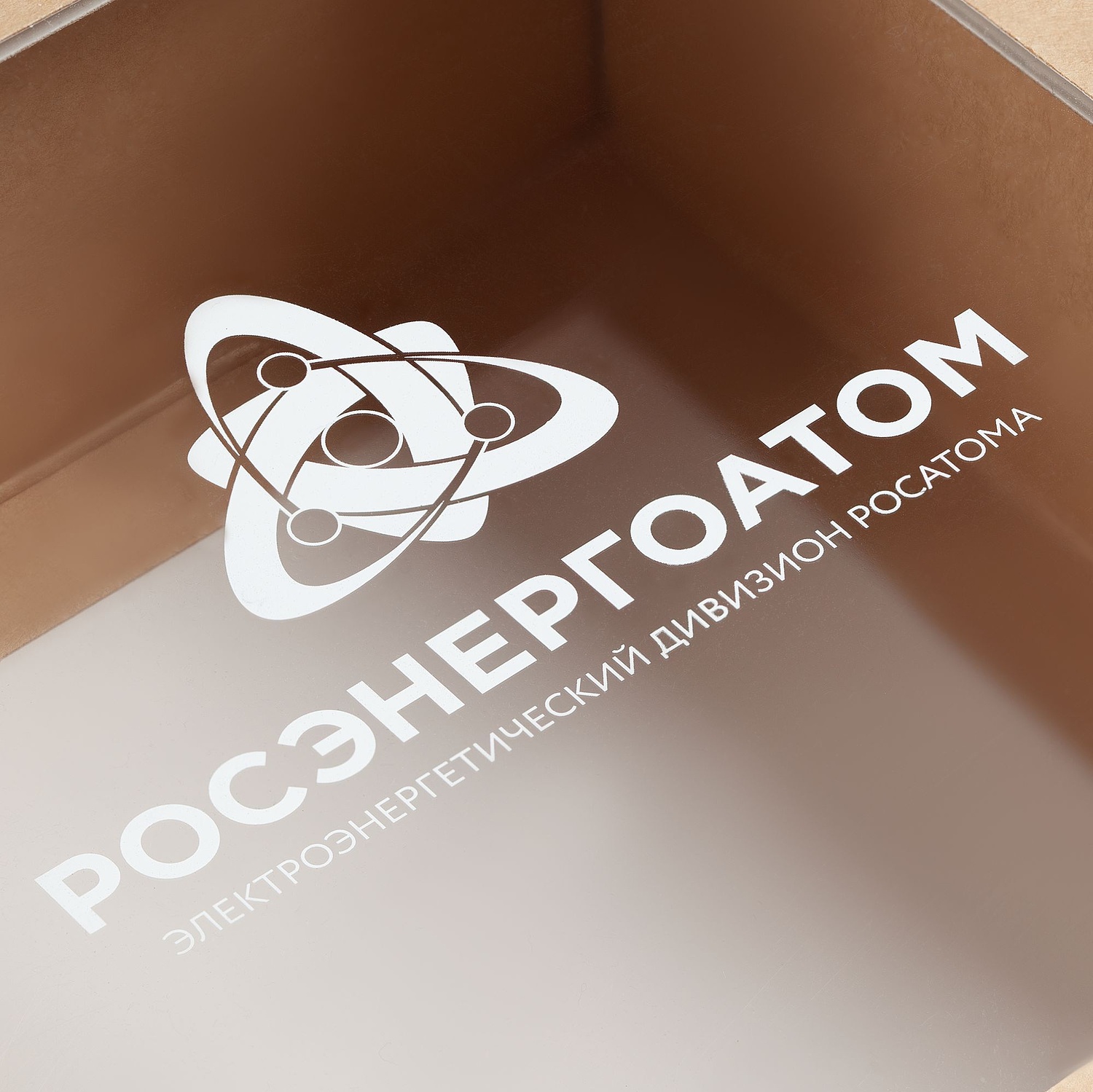 Коробка с окном Vindu, средняя с логотипом