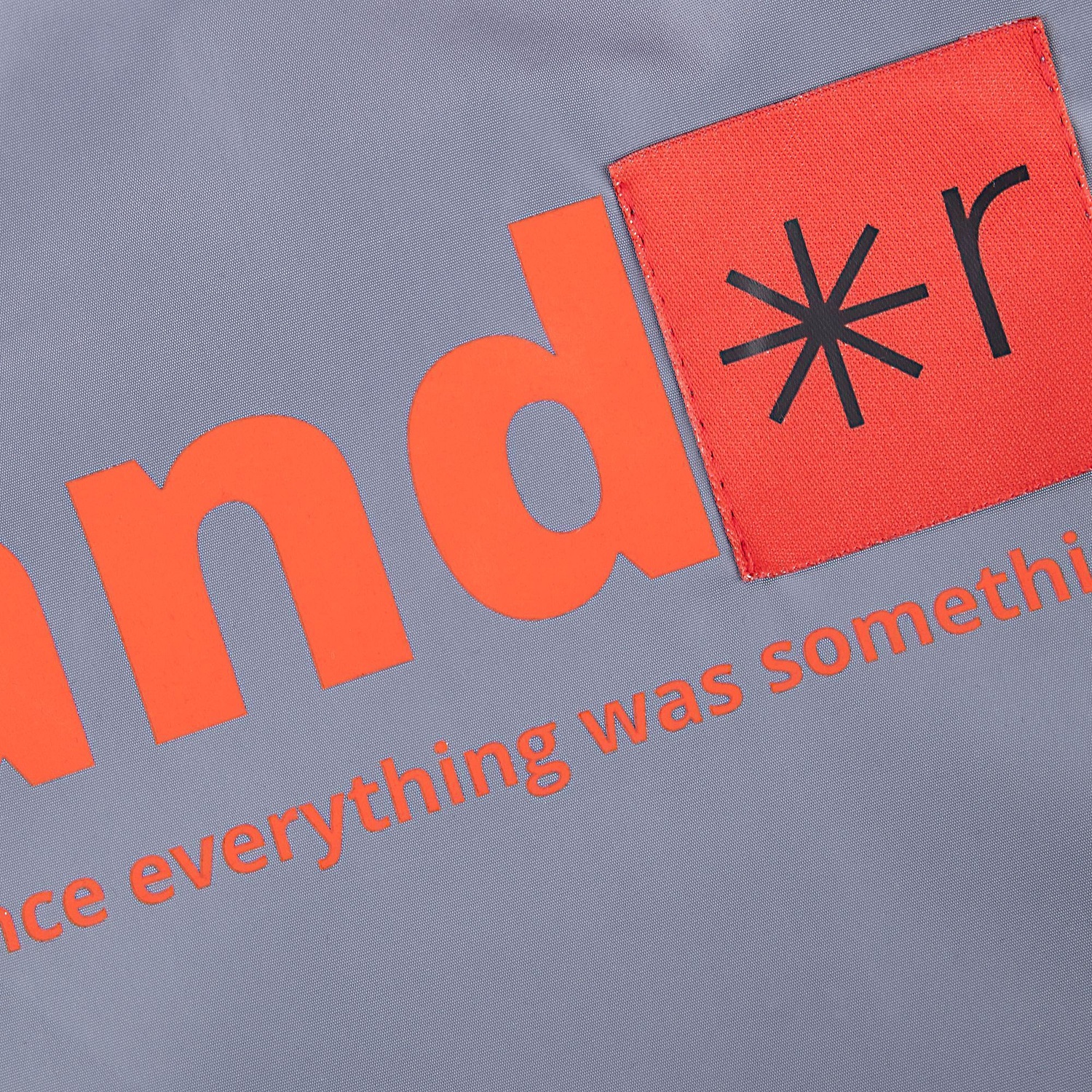 Лейбл тканевый Epsilon, L, красный с логотипом