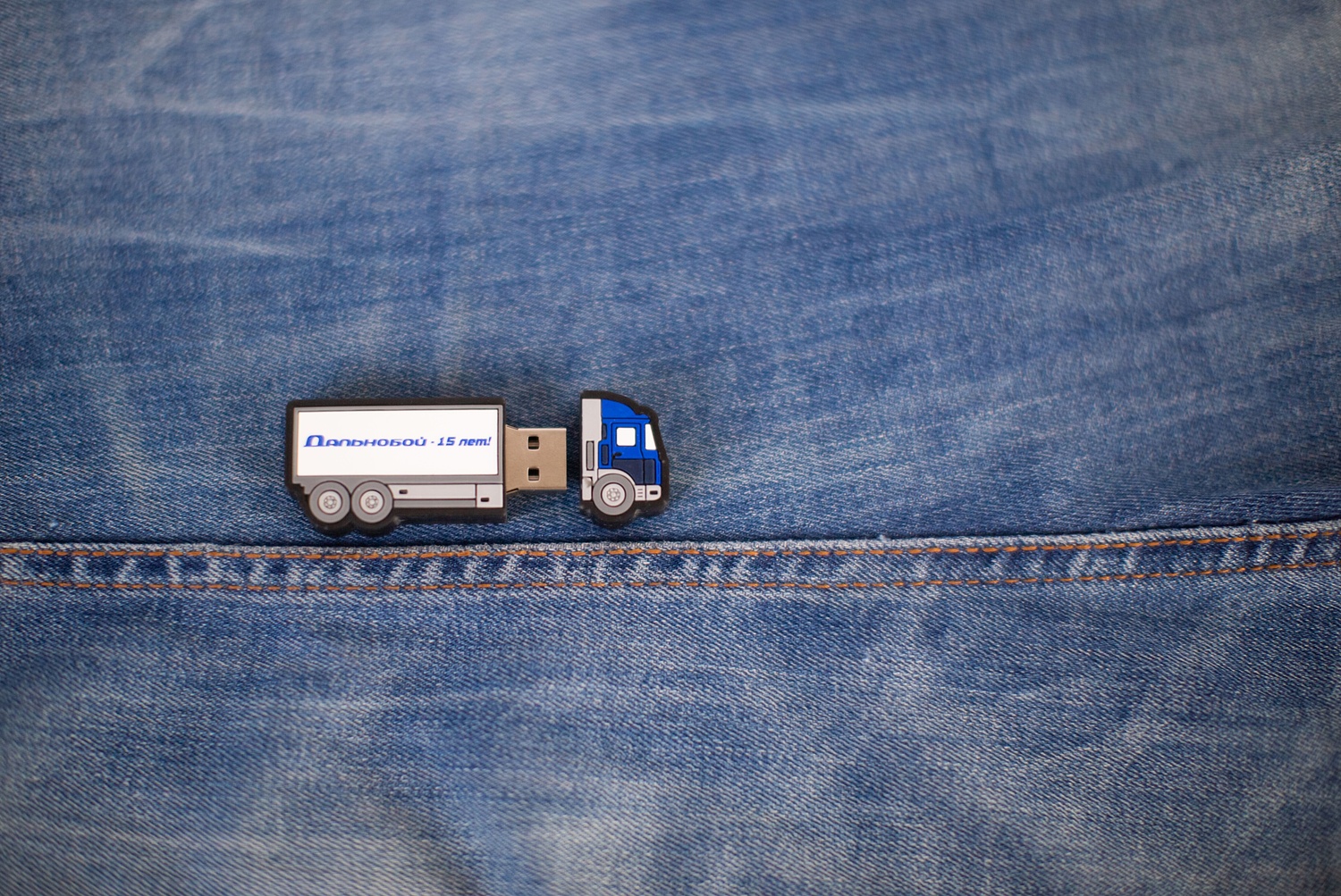 Флешка-грузовик