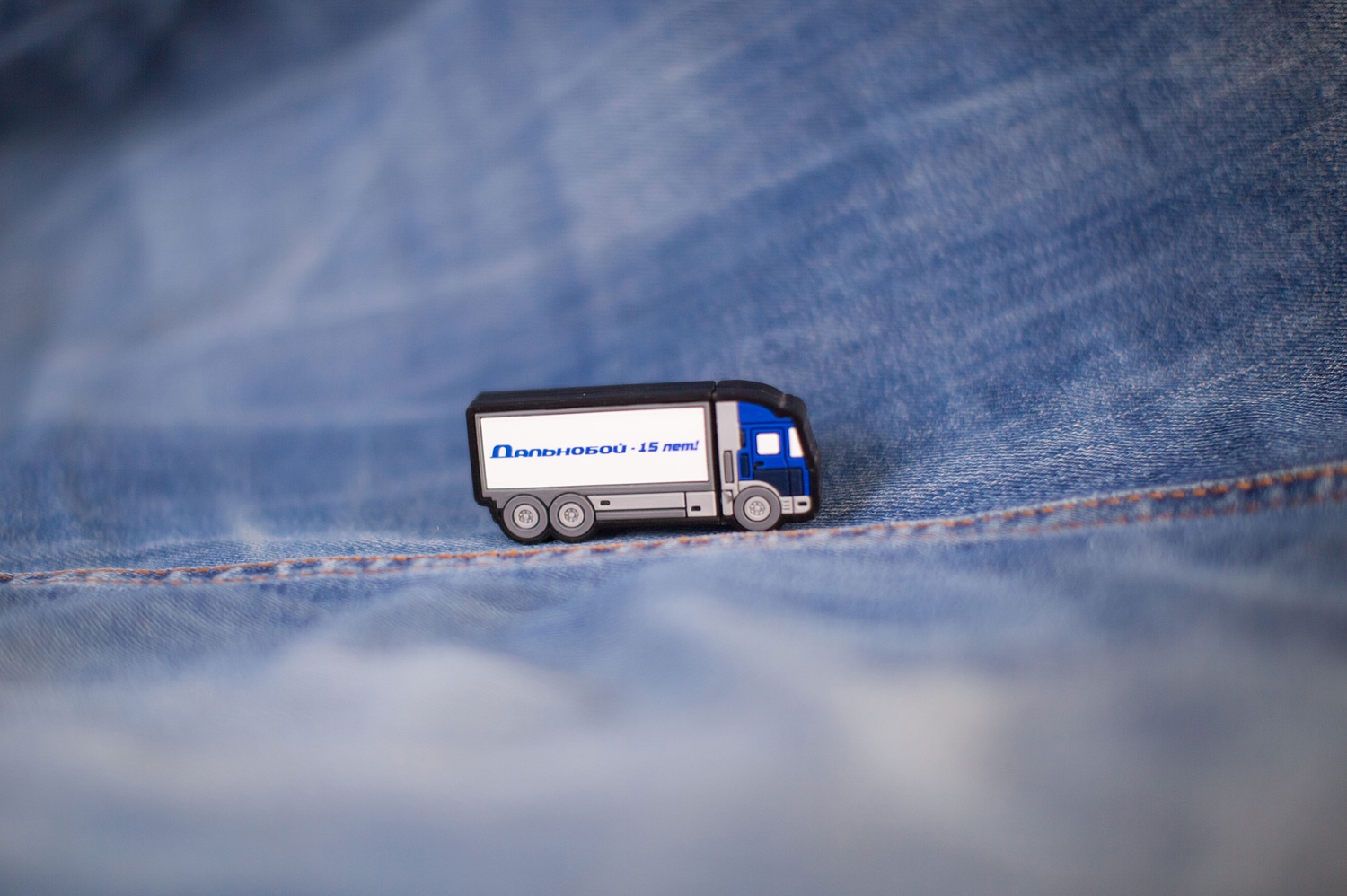 Флешка-грузовик