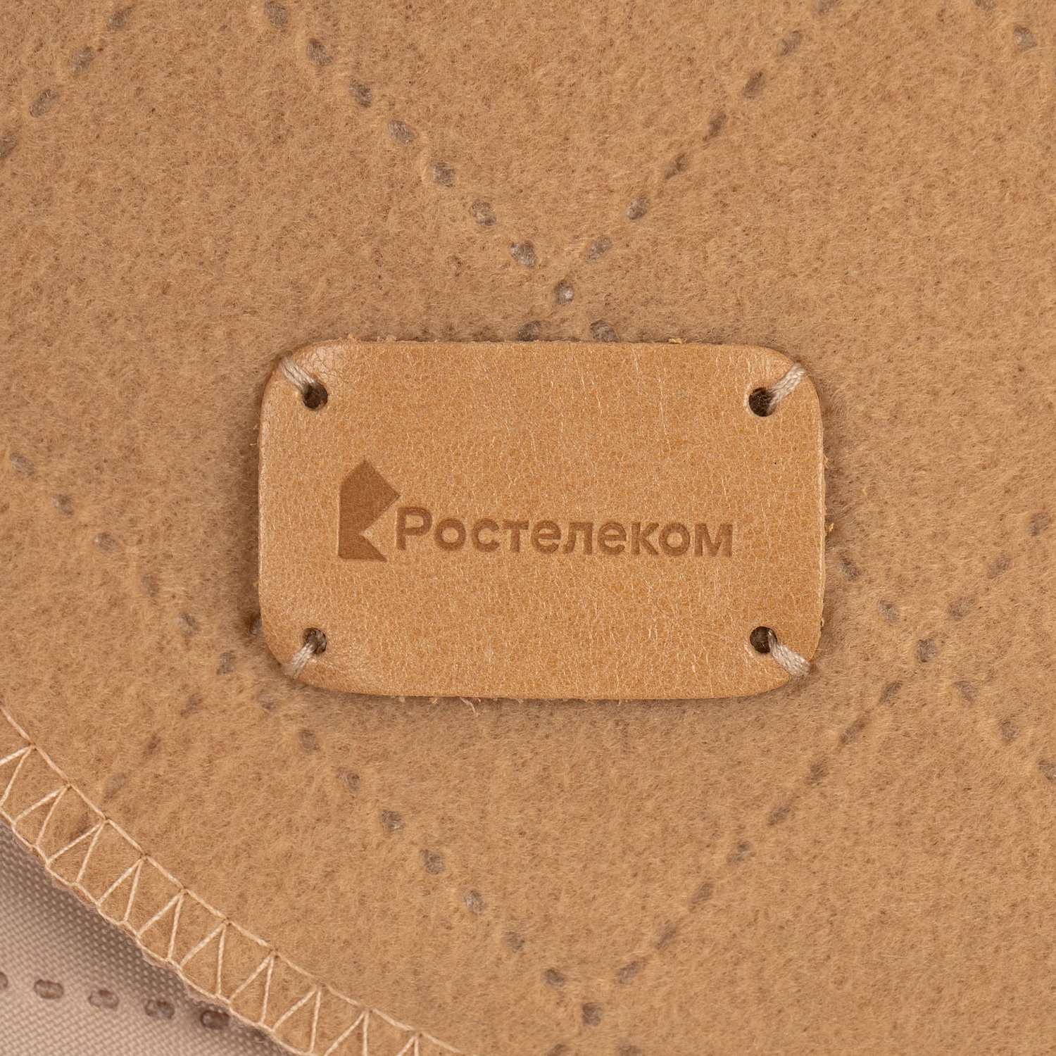 Лейбл кожаный Beta, S, бежевый с логотипом